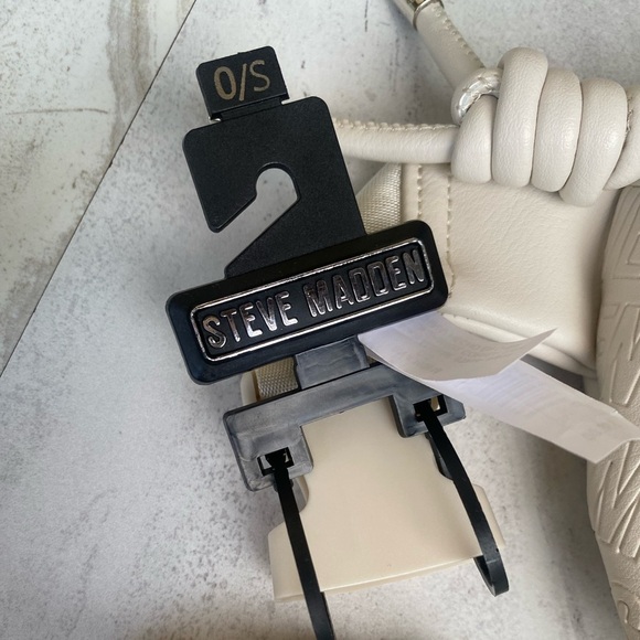 Steve Madden Fanny Pack Bag Beige Embossed Handbag Purse Adjustable Minimalist - Picture 5 of 9